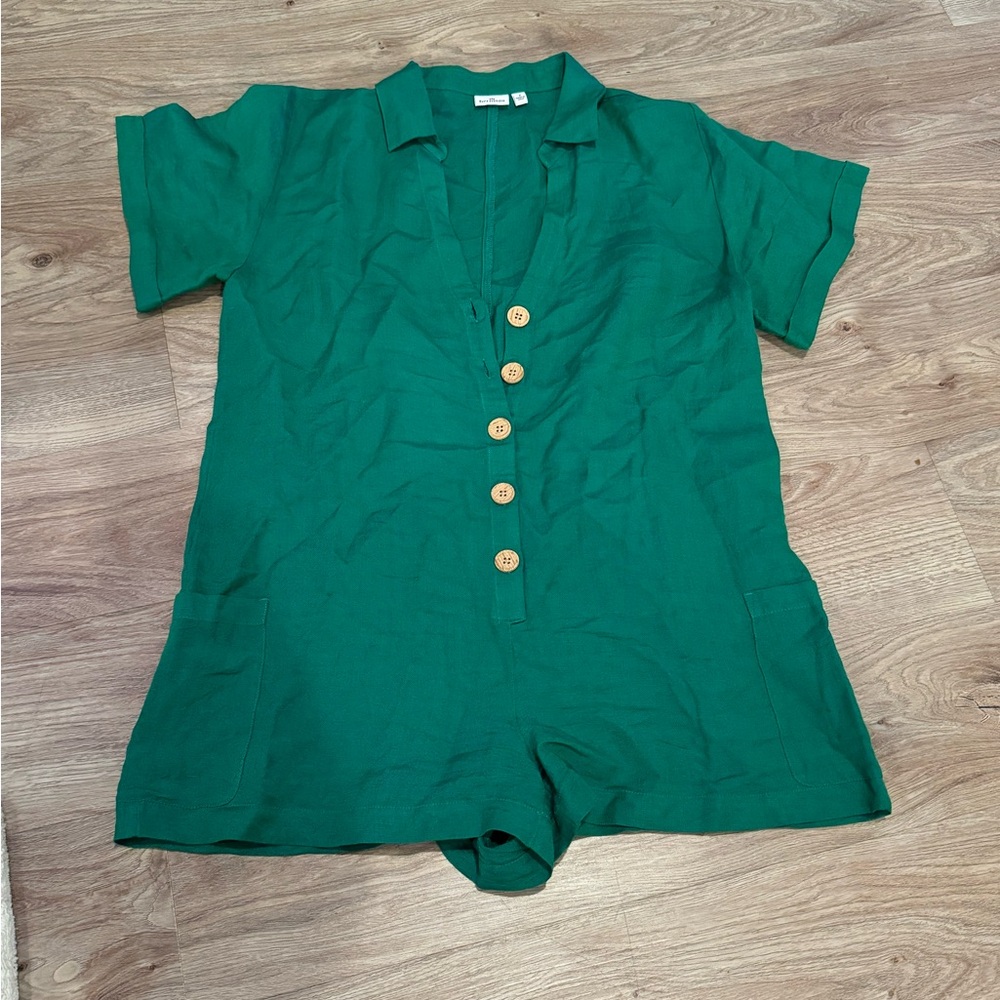 Hermoza Emerald Green Short-Sleeve Button Romper